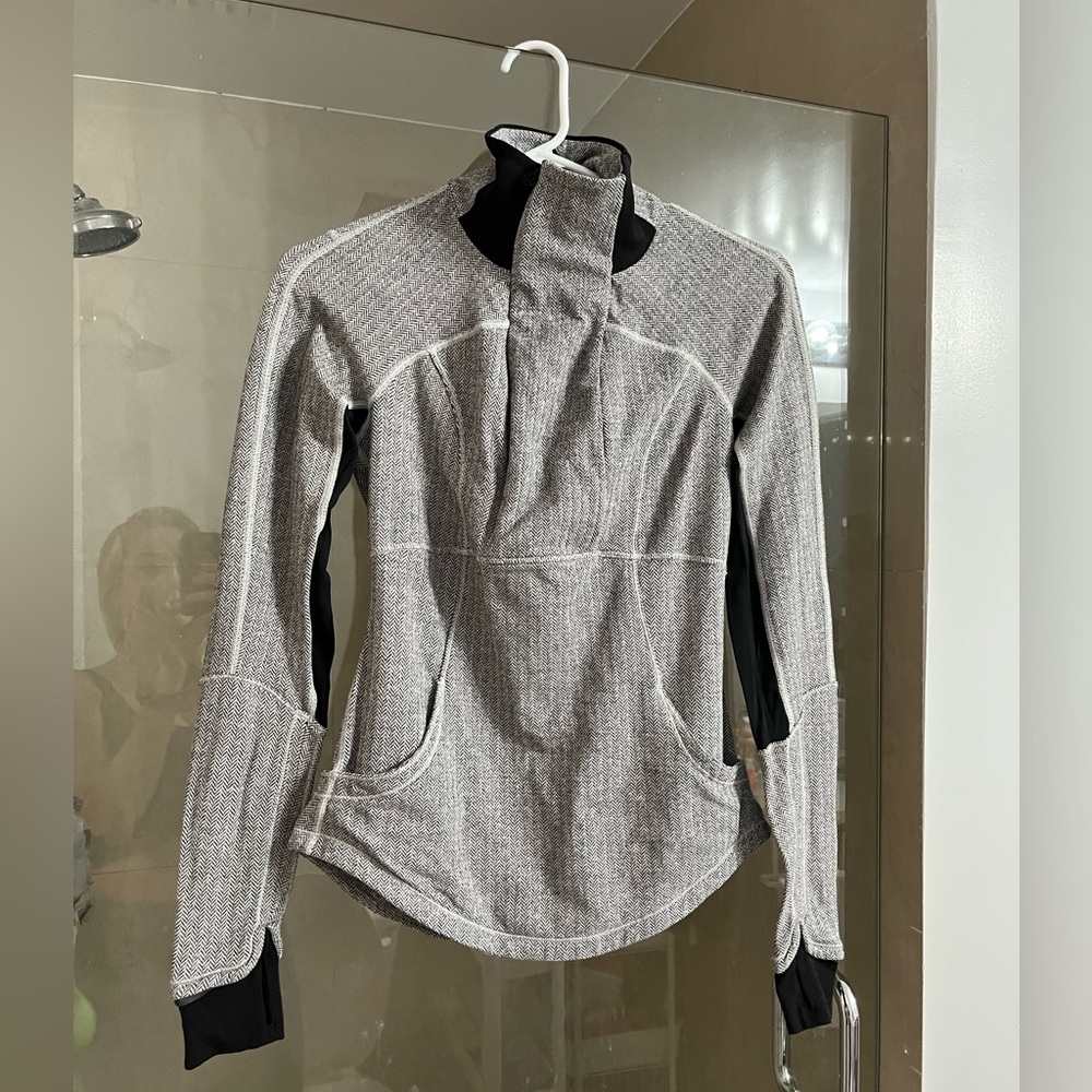Lululemon gray and black herringbone half zip 4 - Picture 1 of 12